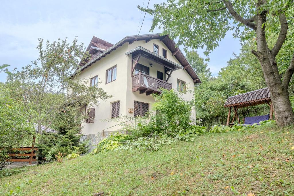 Zahrada ubytování Cuibul de Munte - Cabană în Breaza cu Ciubăr și Foc de Tabără 6-12 Persoane