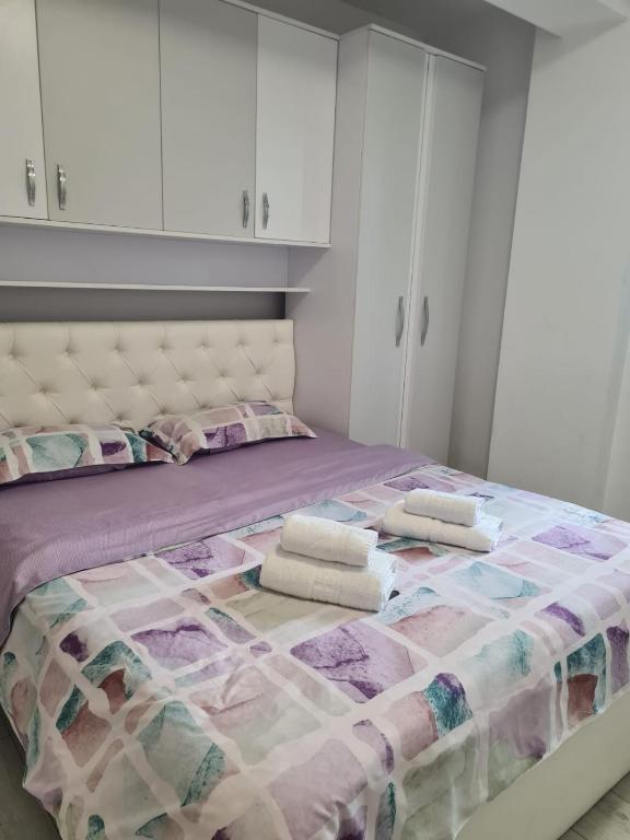 Ένα ή περισσότερα κρεβάτια σε δωμάτιο στο Luxury Property with 1bdm Radauti