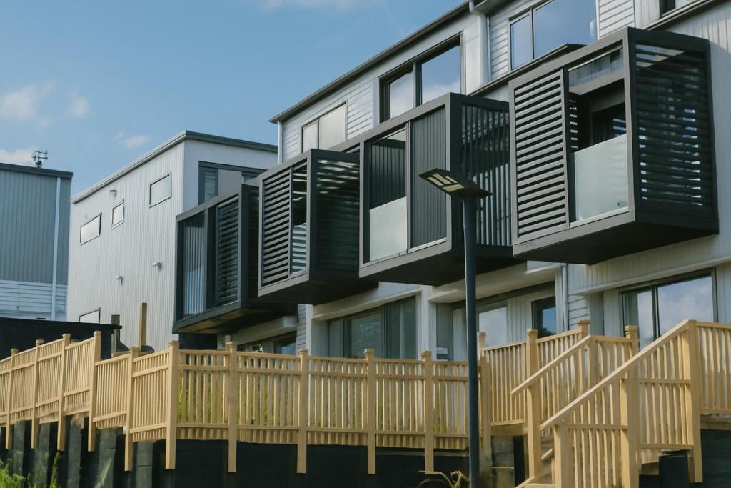 Modern 3 Bedroom for Families & Work Trips - Resim 1