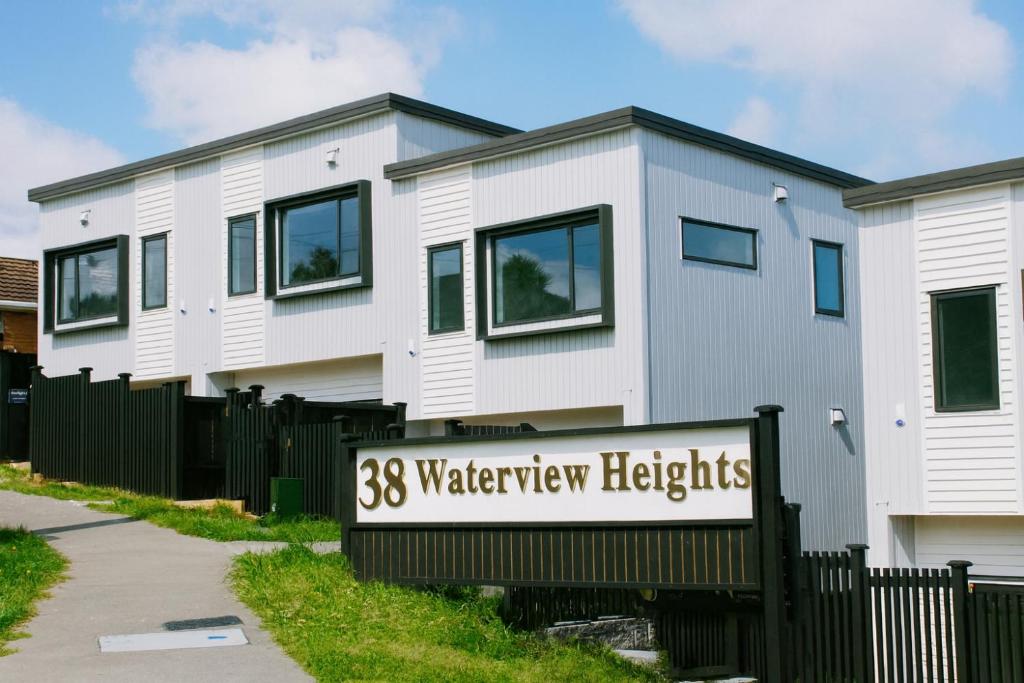 Modern 3 Bedroom for Families & Work Trips - Resim 9