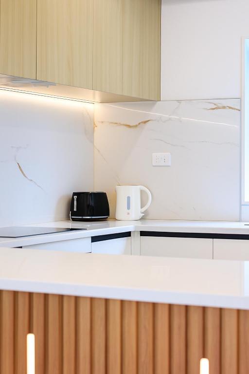 Modern 3 Bedroom for Families & Work Trips - Resim 17