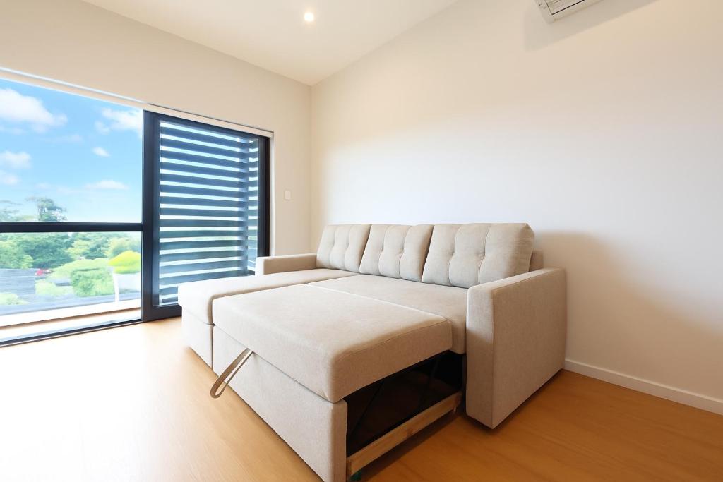 Modern 3 Bedroom for Families & Work Trips - Resim 13