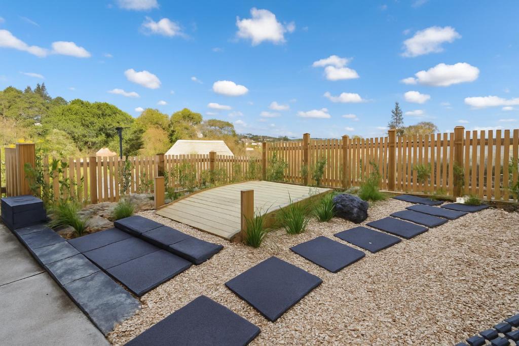 Modern 3 Bedroom for Families & Work Trips - Resim 6