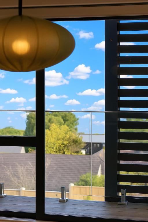 Modern 3 Bedroom for Families & Work Trips - Resim 10