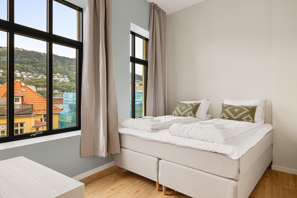 เตียงในห้องที่ HH - Modern Apartments l City Center