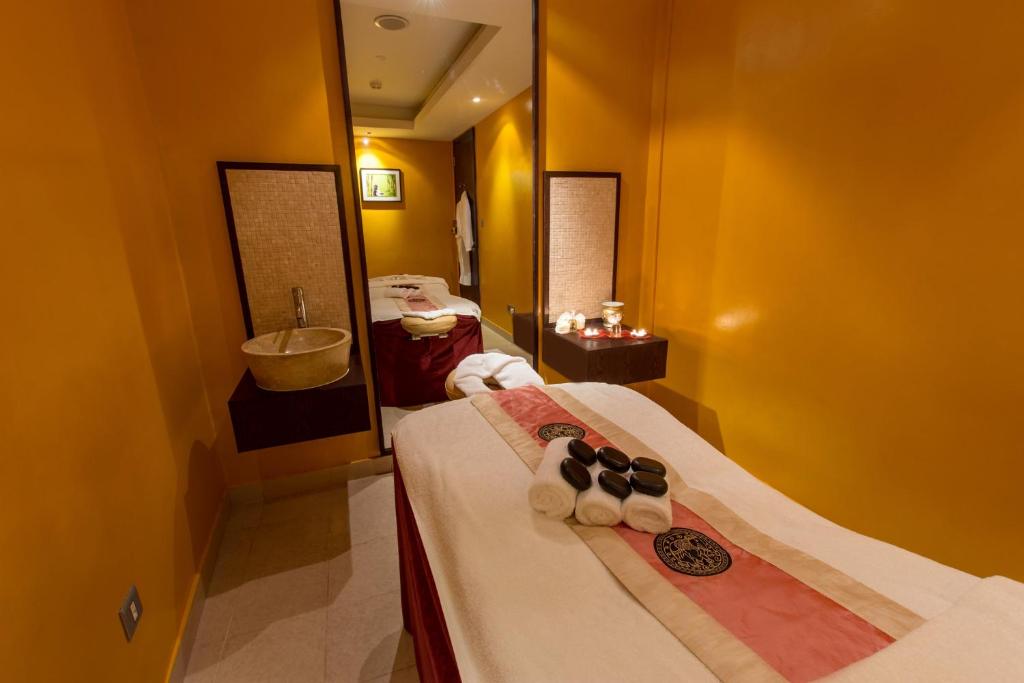 Holiday Inn Abu Dhabi by IHG - Resim 39