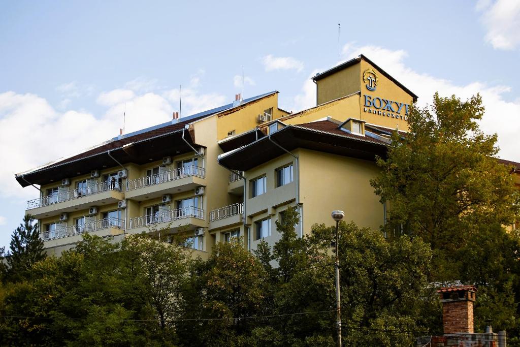 Gallery image of Хотел "Божур" in Mineralni Bani