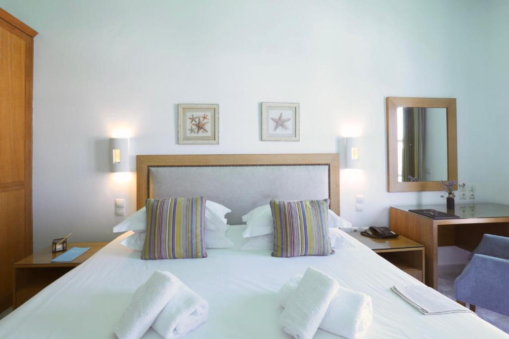 Poseidon Hotel Suites - 6