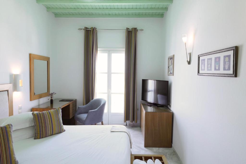 Poseidon Hotel Suites - 8