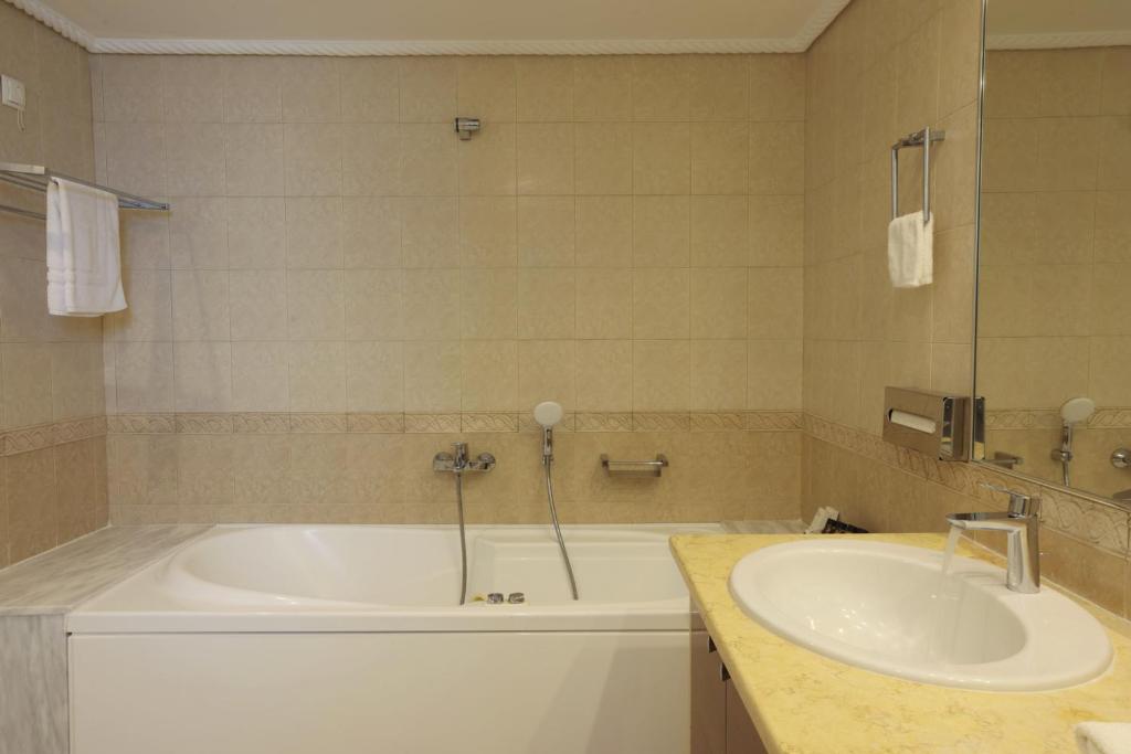 Poseidon Hotel Suites - 16