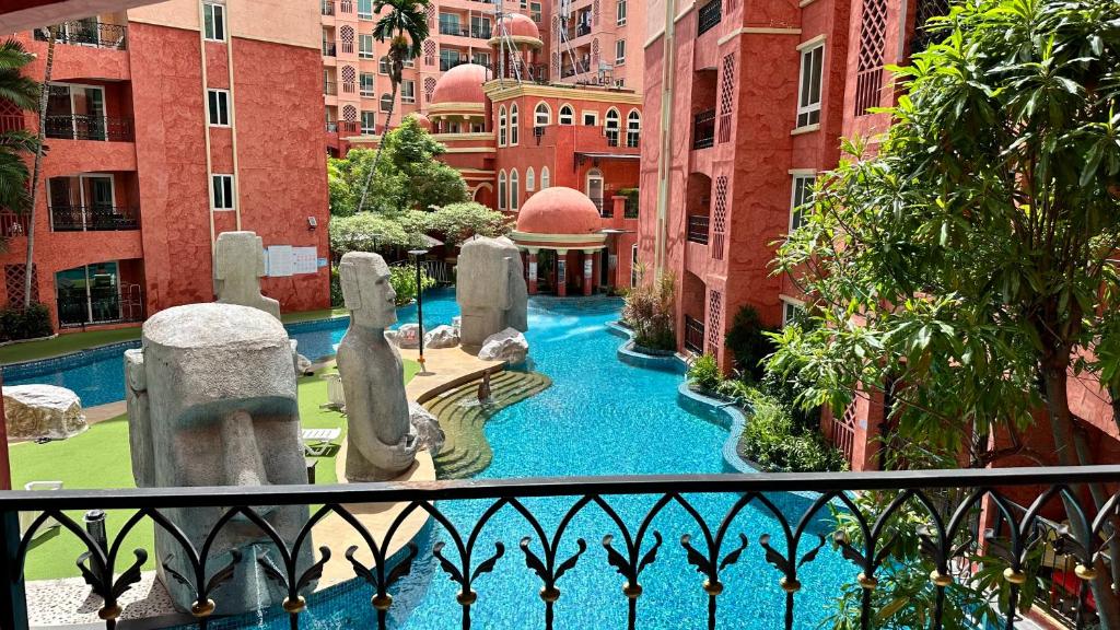 Bazén v ubytování Seven Seas Resort - Jomtien Beach nebo v jeho okolí