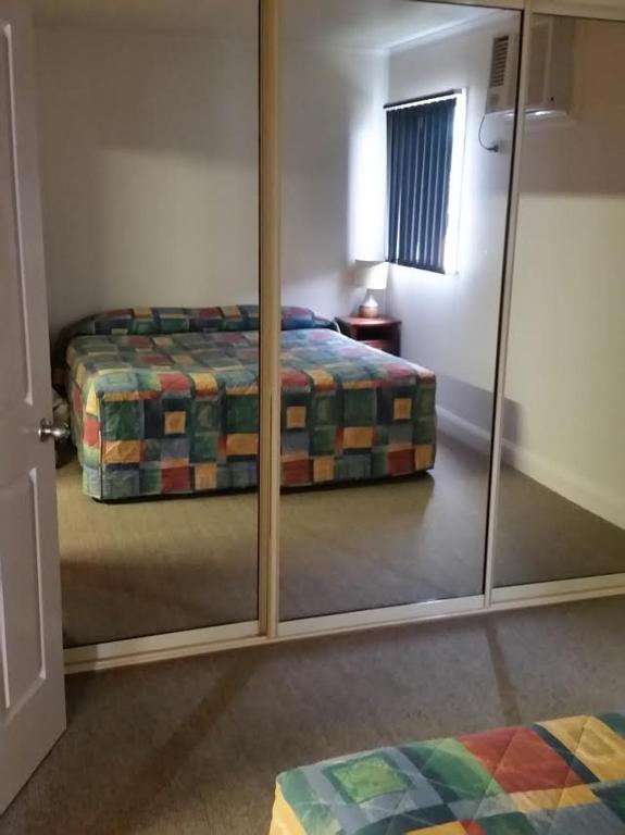 Postel nebo postele na pokoji v ubytování Augathella Palms Motel