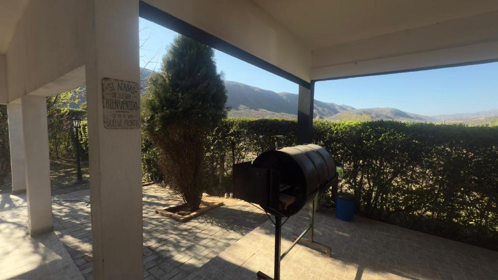 エル・ロデオにあるEl descansoのバルコニーにカメラを設置した部屋の様子