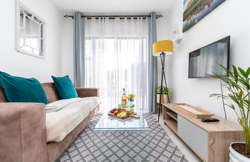Μια τηλεόραση ή/και κέντρο ψυχαγωγίας στο Willow House Oasis - Your Haven