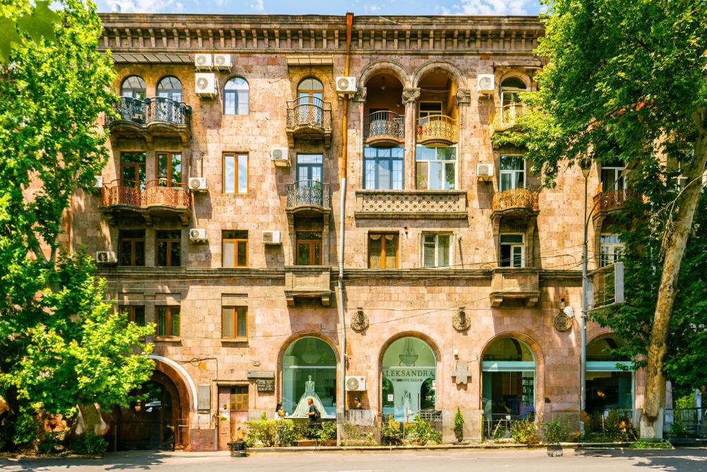 فضای داخلی Apartment KeyGo #0025 next to the Opera House در ایروان - تصویر ۳