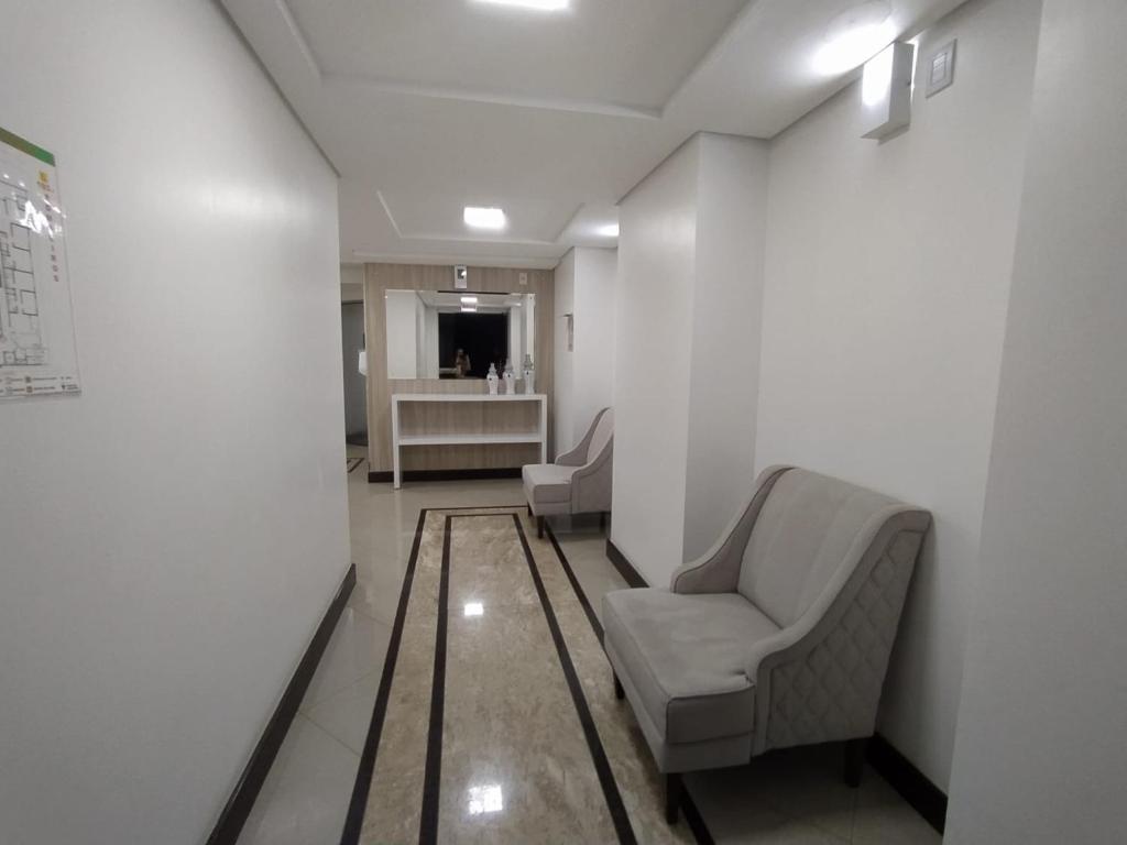 Ein Sitzbereich in der Unterkunft Apartamento aconchegante com ar, secadora e adega