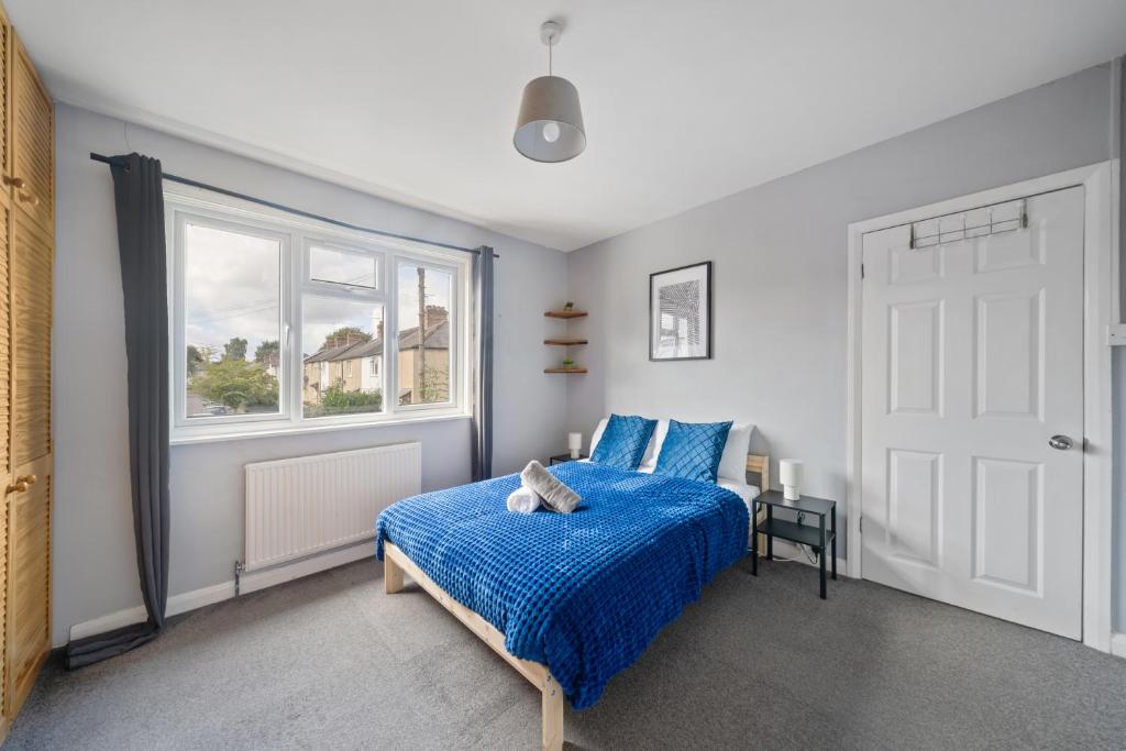 Ένα ή περισσότερα κρεβάτια σε δωμάτιο στο St Albans - 3 bedroom with FREE parking