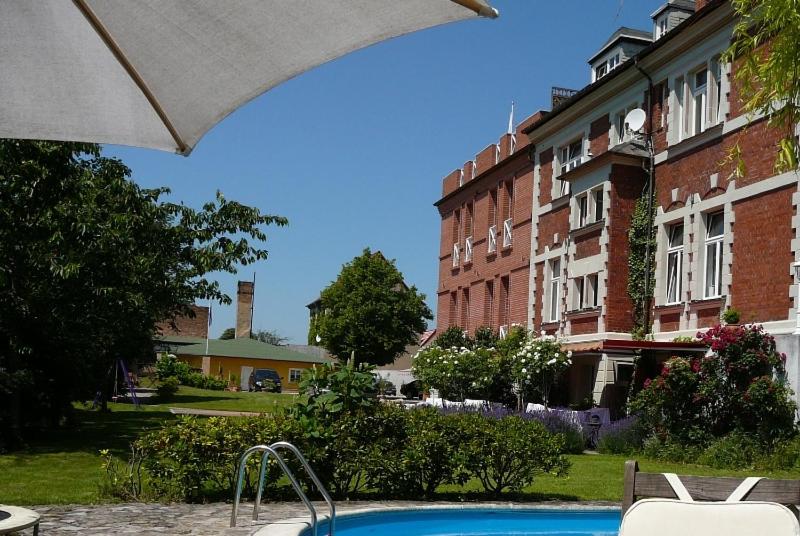 Bazén v ubytování Hotel-Park-Residenz nebo v jeho okolí