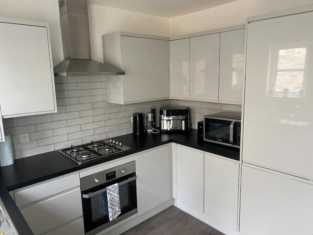 Küche/Küchenzeile in der Unterkunft Ground Floor Flat BishopAuckland