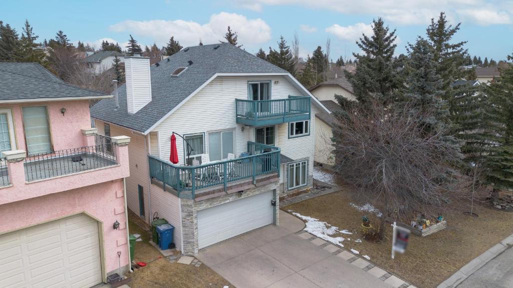 El edificio en el que está la habitación en casa particular