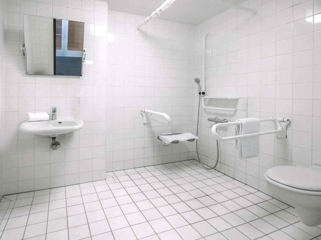 B&B Hotel Stuttgart-City - Resim 24