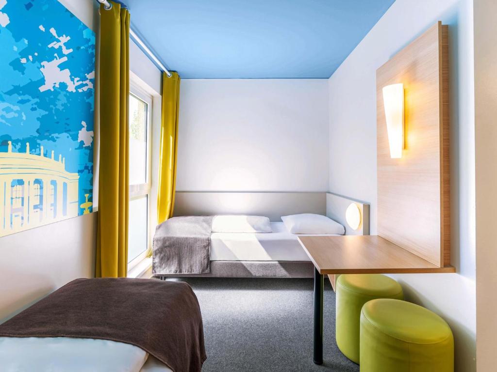 B&B Hotel Stuttgart-City - Resim 25