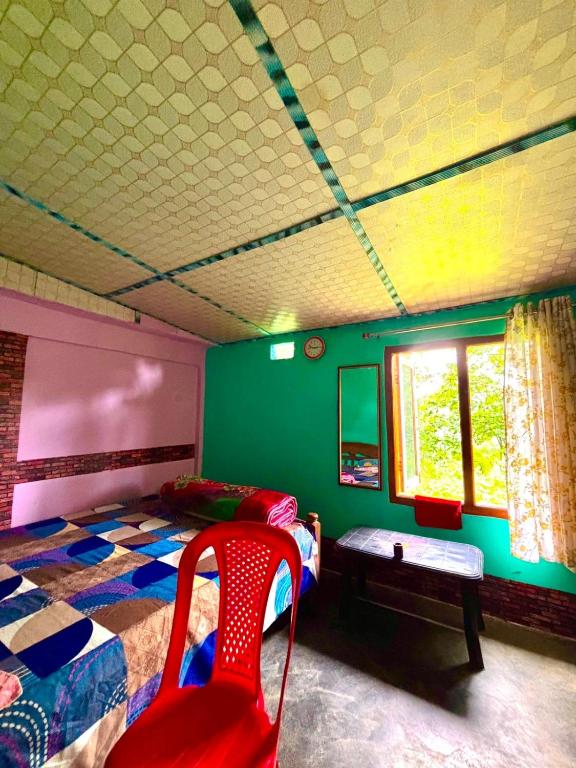 Una cama o camas en una habitación de Gurung Guest House