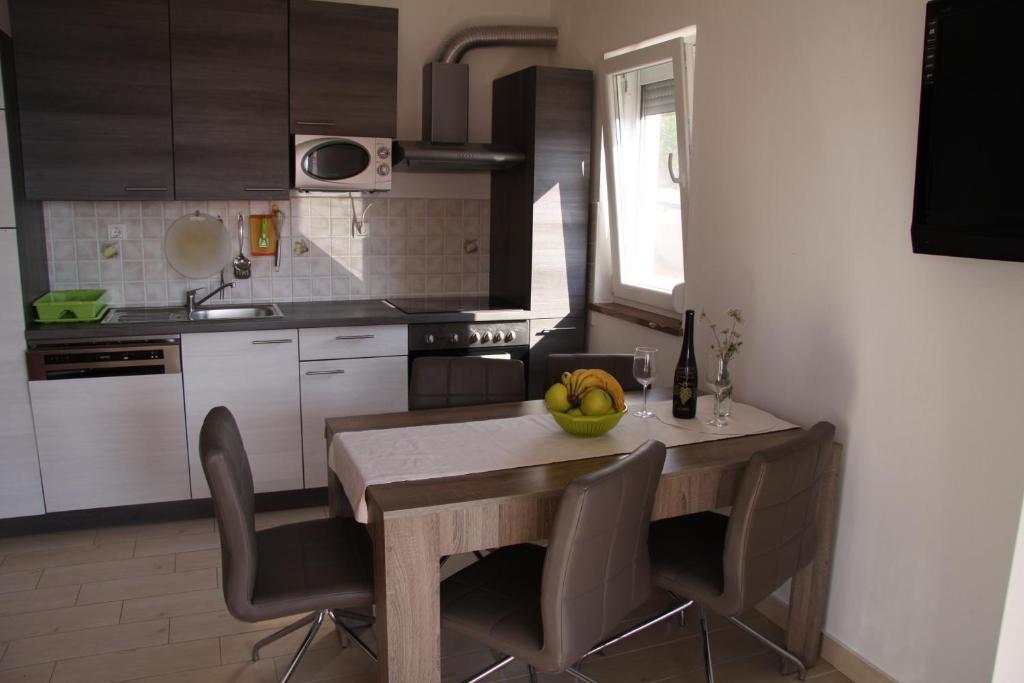 Kuchyňa alebo kuchynka v ubytovaní Apartment Pal