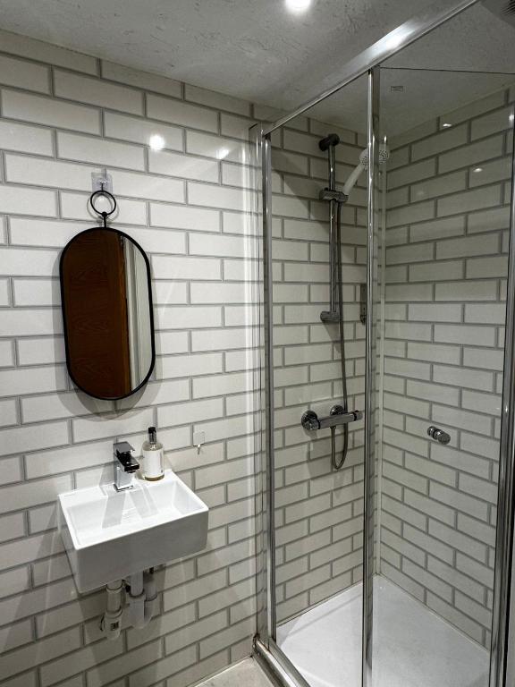 Townhouse Studio with Kitchen & Ensuite - Great Location - Resim 33