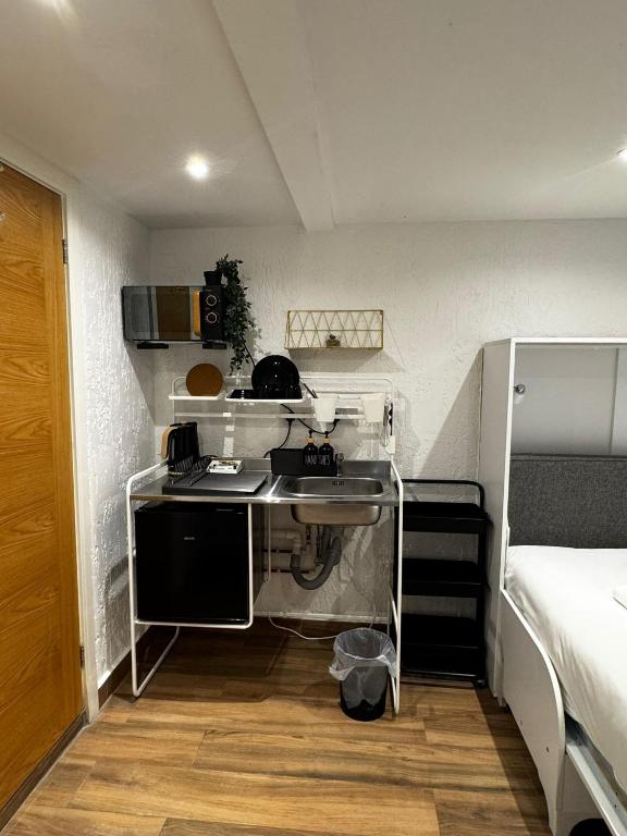 Townhouse Studio with Kitchen & Ensuite - Great Location - Resim 34