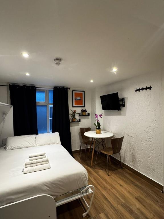 Townhouse Studio with Kitchen & Ensuite - Great Location - Resim 18