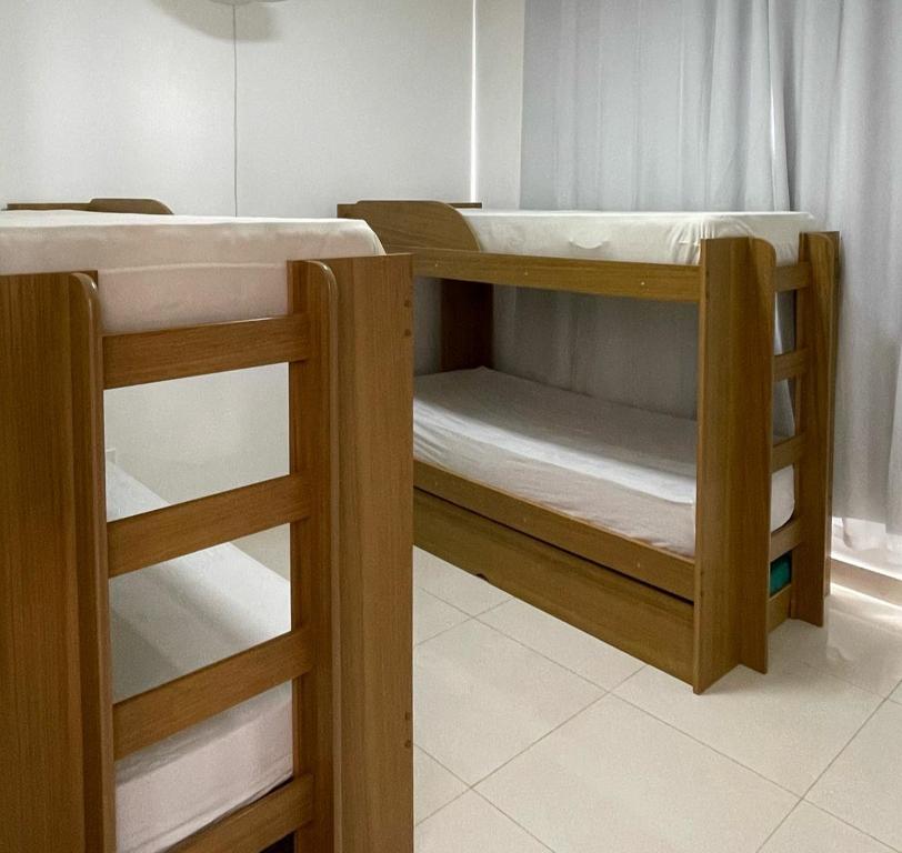 Μία ή περισσότερες κουκέτες σε δωμάτιο στο Casa aconchego