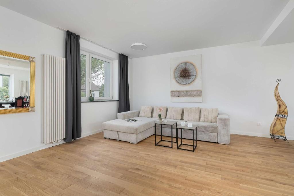 Χώρος καθιστικού στο A Unique House with a Terrace and Garden in Cracow for 8 People by Noclegi Renters