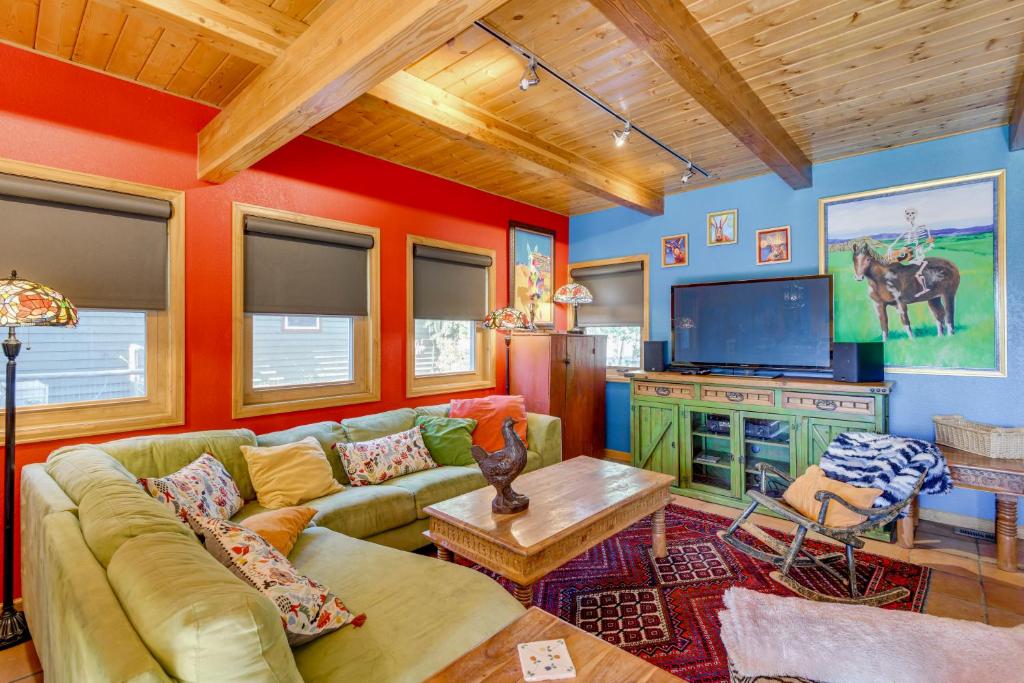 a living room with a couch and a tv at Casa de Nieve The Snowhouse in Steamboat Springs in Steamboat II