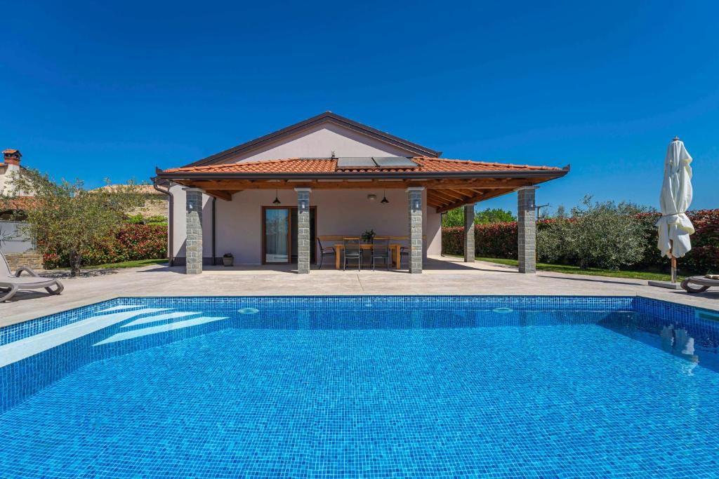 Bazén v ubytování Villa Ingrid in Buzet - Haus für 6 Personen nebo v jeho okolí