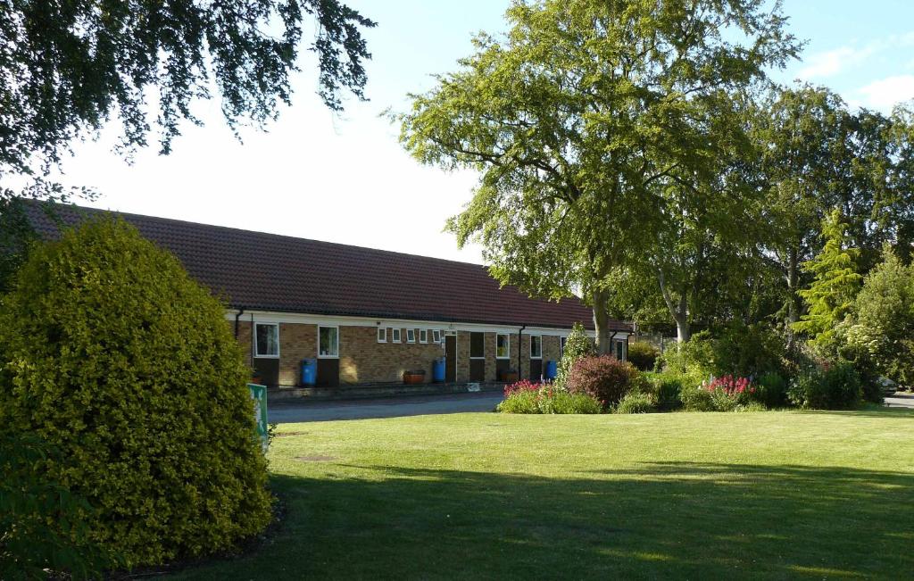 Stableside Hotel at York Racecourse - Resim 6