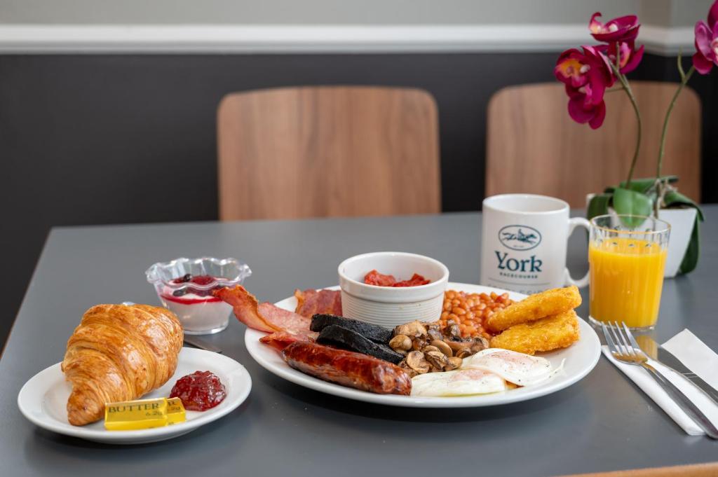 Stableside Hotel at York Racecourse - Resim 13