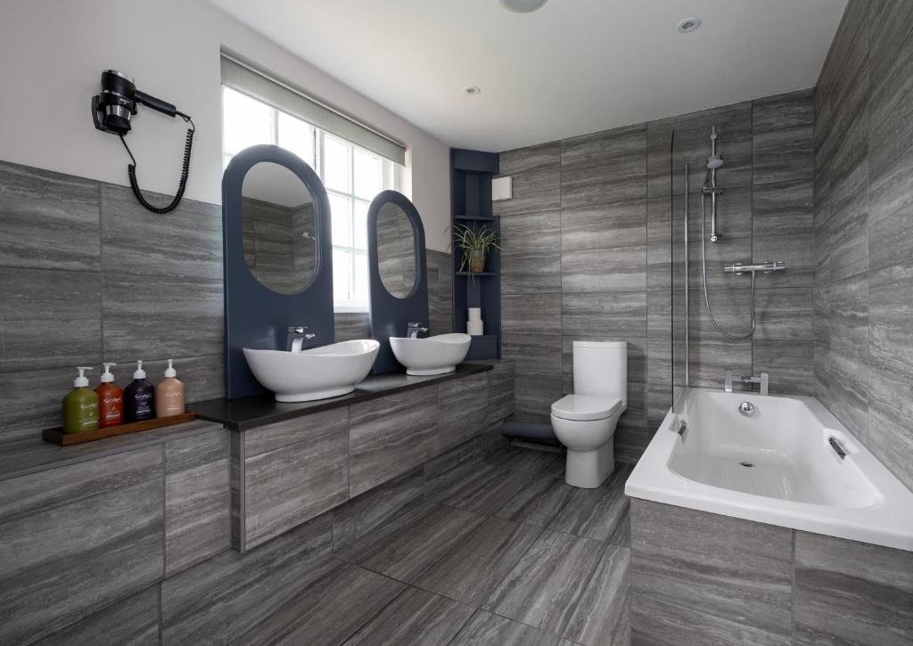 Stableside Hotel at York Racecourse - Resim 3