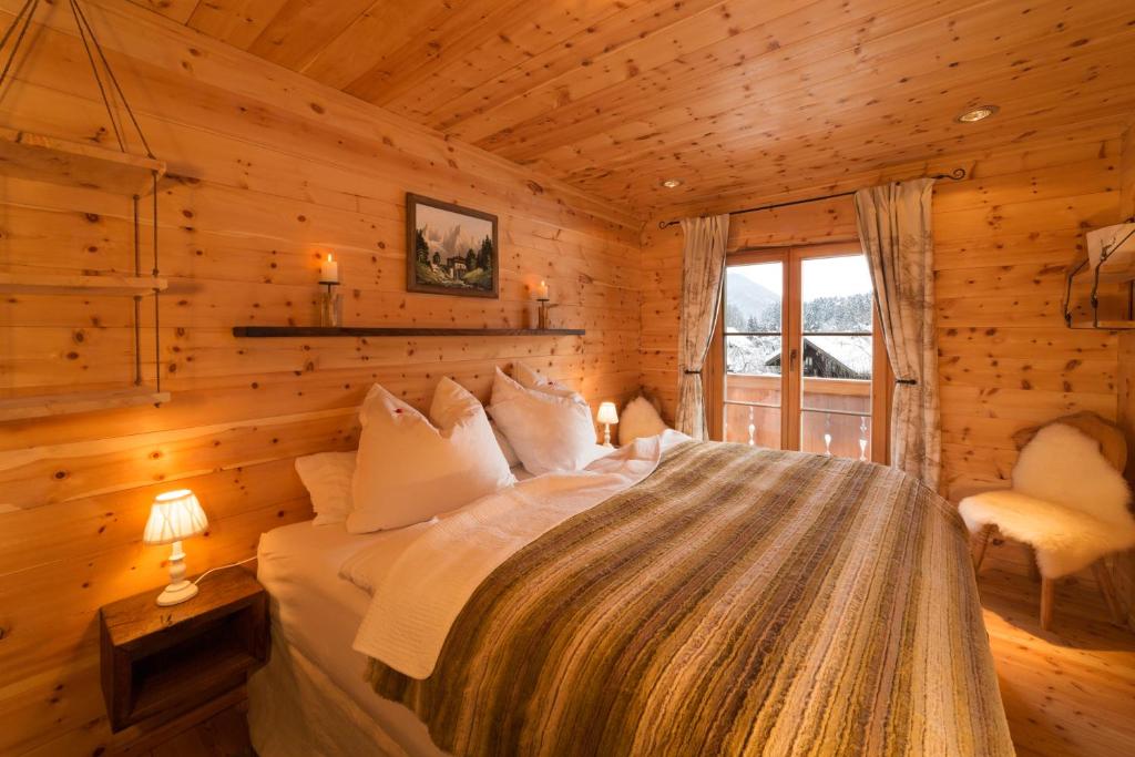 a bedroom with a bed in a log cabin at Mein Chalet in Reit im Winkl