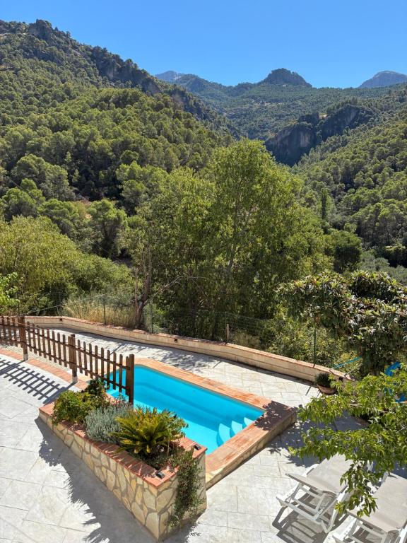 a swimming pool with a view of the mountains at Villa Río Béjar in Quesada