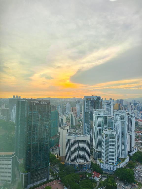 Sky Suites KLCC Apartment by Premium Family Room Stay photo