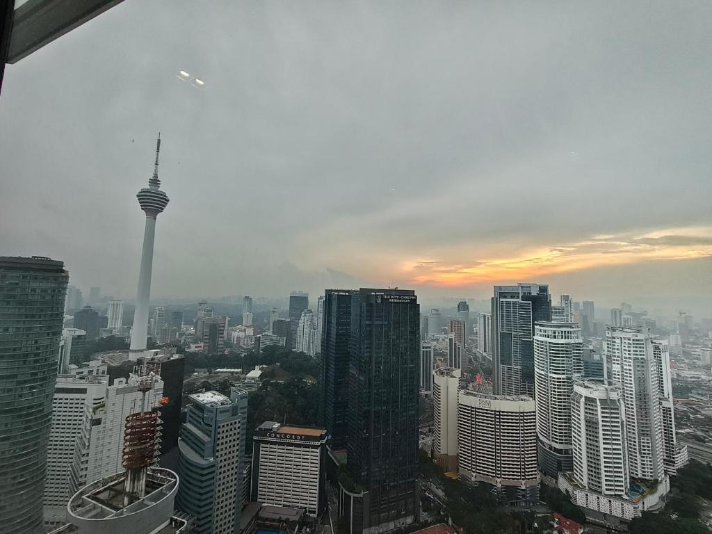 Sky Suites KLCC Apartment by Premium Family Room Stay photo