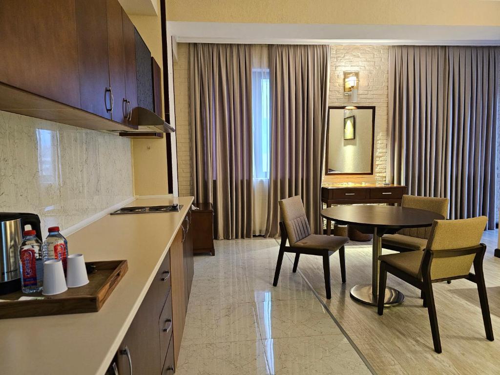 امکانات Crown Apartments - تصویر ۴