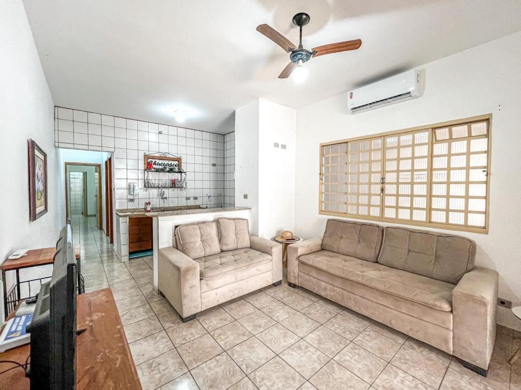 Χώρος καθιστικού στο Cozy house in Itagua up to 8 guests!