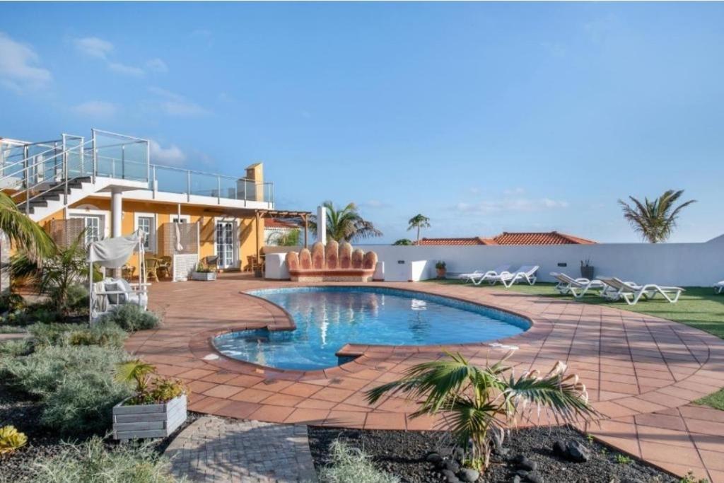 a swimming pool in the middle of a yard at Estrella de Sal in Villa de Mazo