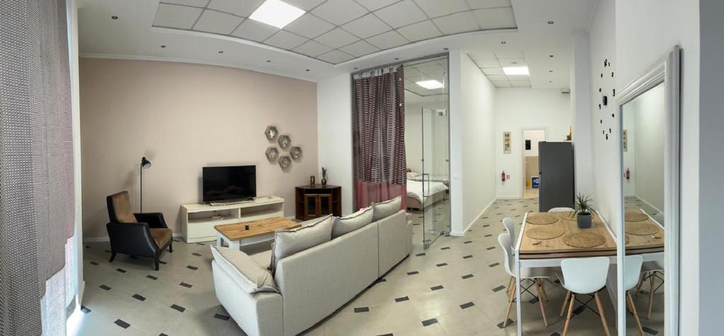 Μια τηλεόραση ή/και κέντρο ψυχαγωγίας στο Center House