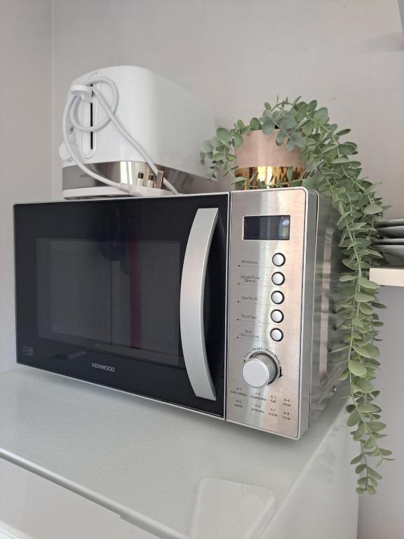 Whole Annexe in our family home & private entrance 4