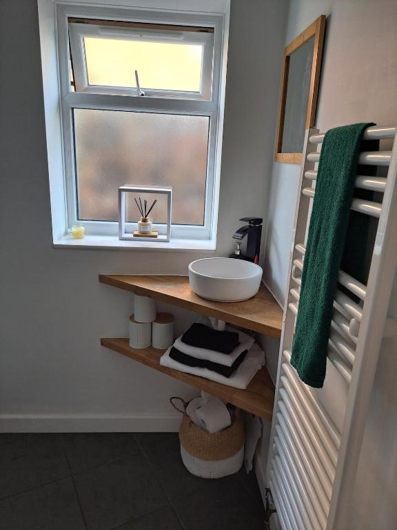 Whole Annexe in our family home & private entrance 8