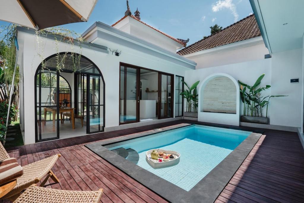 a pool in the backyard of a villa at Honey Villa Canggu in Canggu
