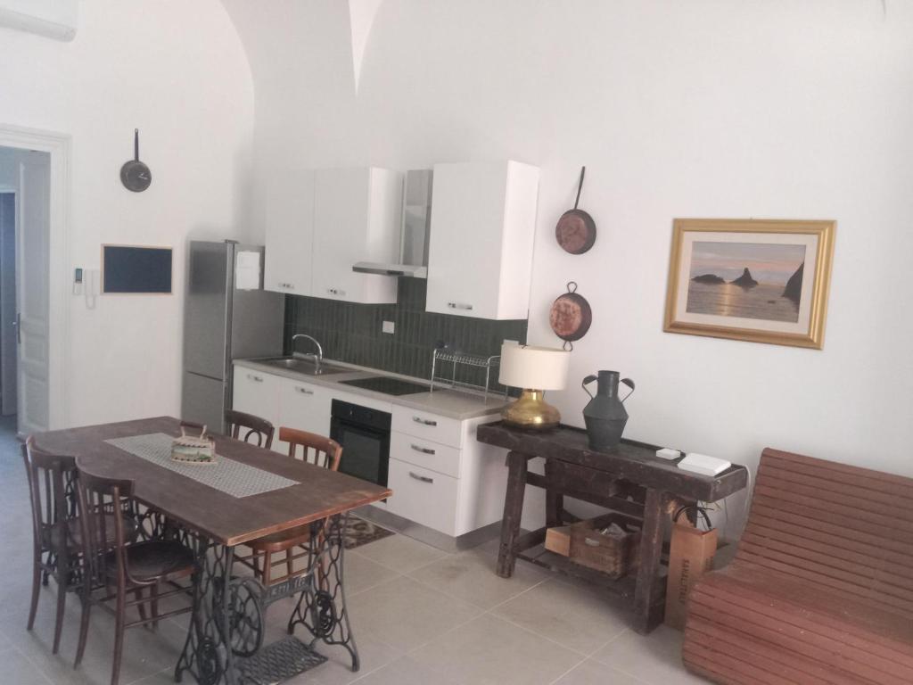 Η κουζίνα ή μικρή κουζίνα στο CasaStazionePicanello